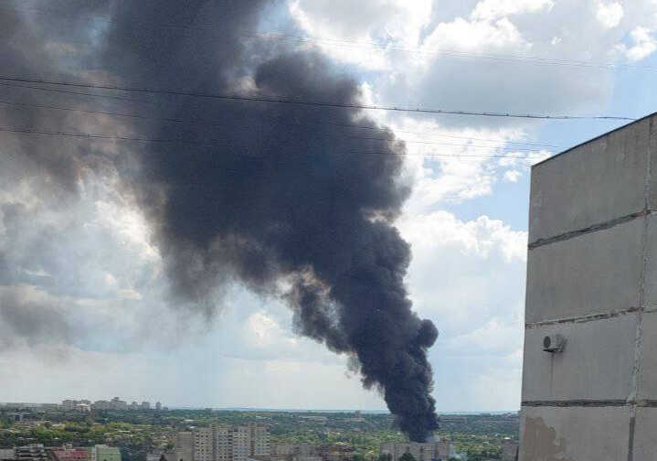 У Харкові в районі Салтівки потужна пожежа