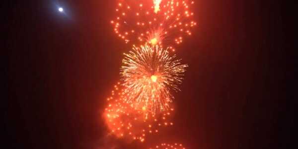 В Киеве в Дарницком районе ночью неизвестные запустили фейерверк