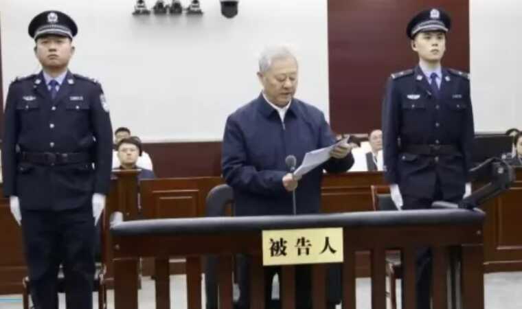 В КНР приговорили к смертной казни с отсрочкой высокопоставленного экс-чиновника