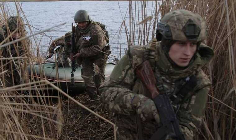 Ukrainian marines planted the flag of Ukraine in Cossack Camps