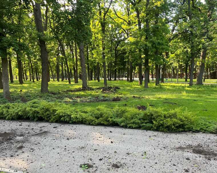 Удар по Центральному парку Харкова: снаряд не розірвався