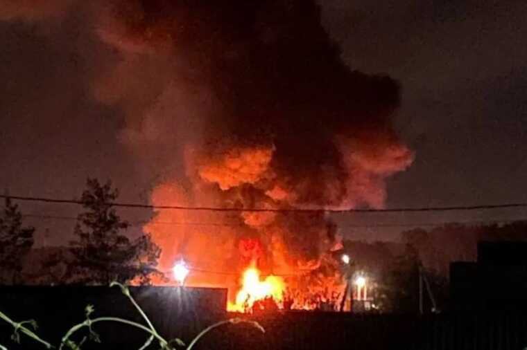 У підмосковному Подольську вночі лунали вибухи і спалахнула пожежа