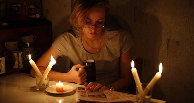 В Україні з понеділка повернуть графіки відключення світла