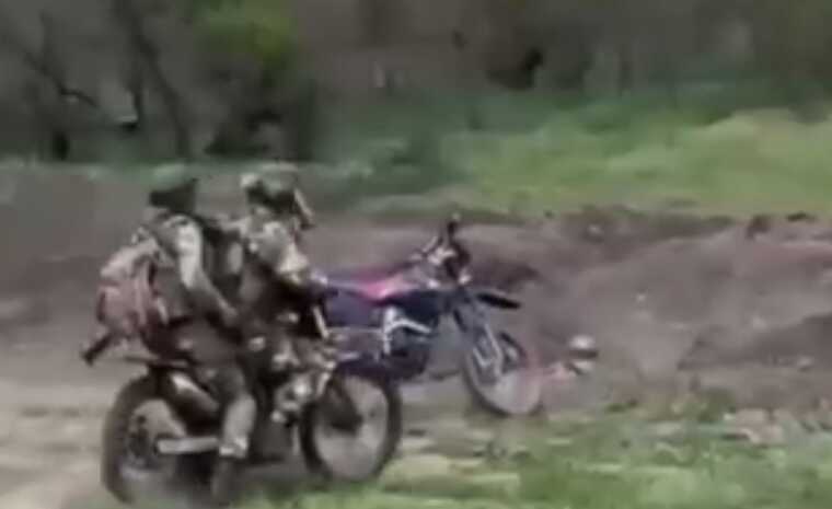 Россияне учатся штурмовать украинские позиции на мотоциклах, — СМИ