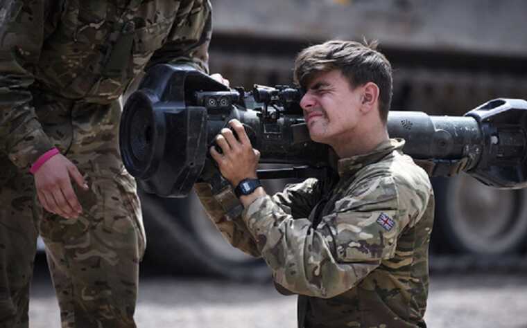 Чтобы останавливать российские танки, в Украине не хватает гранатометов N-LAW, — Sky News