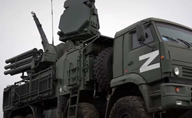 Россияне подтянули к границе 14 "Панцирей", - военный