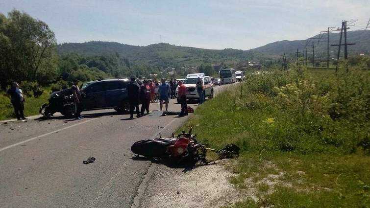 На Львівщині у лобовій ДТП з кросовером загинув мотоцикліст