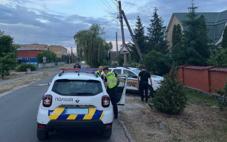 На Київщині мешканці приватного будинку виявили у дворі розтяжку із гранатою