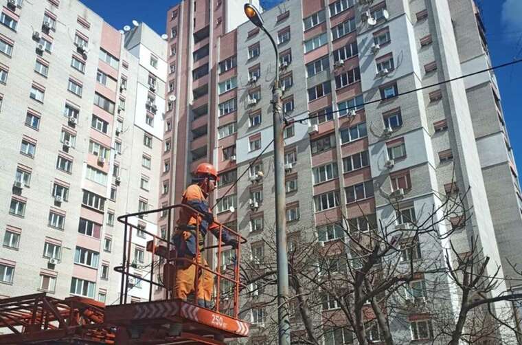 Світло в темряві: “Київміськсвітло” витрачає мільйони на освітлення під час блекаутів