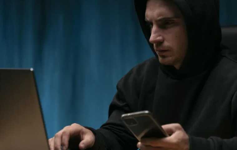 Викрито нову шахрайську схему: українців дурять на польських "виплатах"