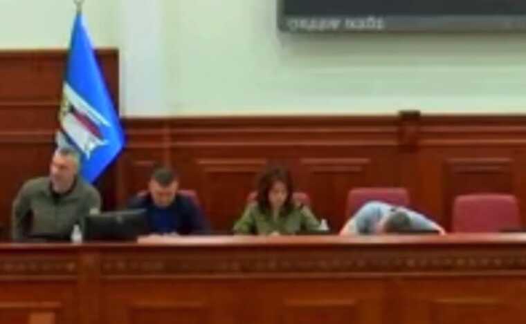 Стало відомо, хто із заступників Кличка заснув під час виступу шефа