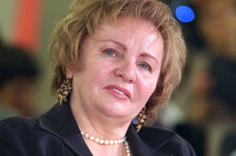 Экс-жена Путина зарабатывает сумасшедшие деньги на имении, которое получила от властей