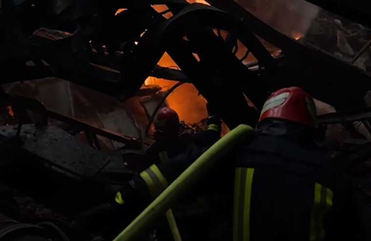 Зеленский показал кадры последствий атаки РФ: «Гражданские, инфраструктура, энергетика»