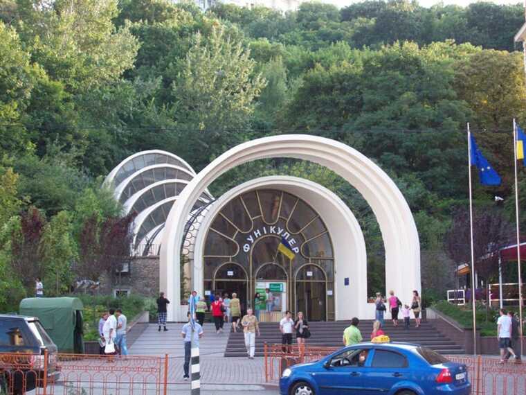 У Києві зупинили рух фунікулера через відсутність напруги