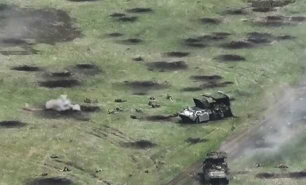 БМП Bradley знищила два ворожих БТР-82 разом із піхотою загарбників