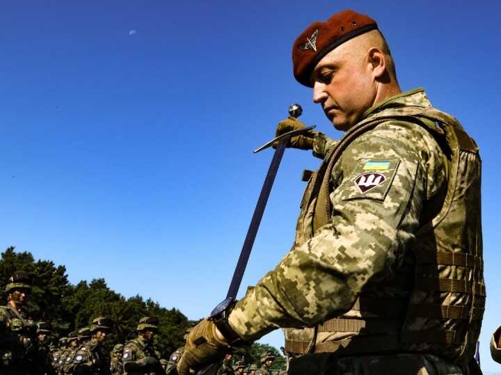 Начштаб ДШВ полковник Дмитро Братішко: Як виграти, коли ворог переважає кількісно