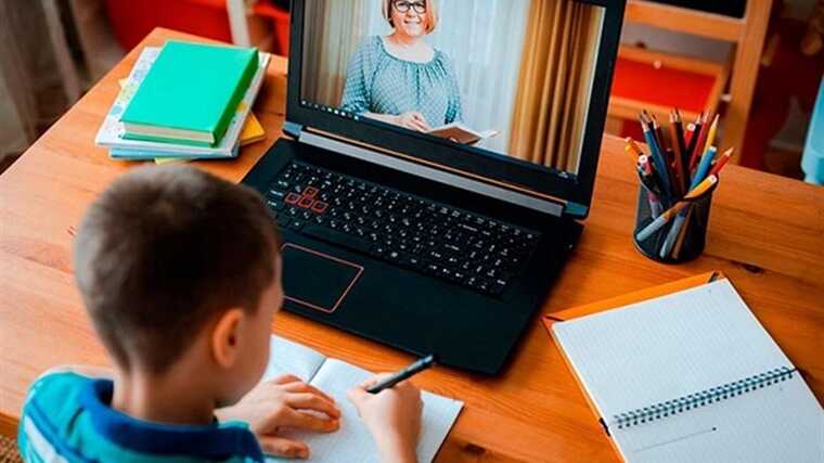 Майже мільйон учнів навчаються дистанційно або у змішаному форматі