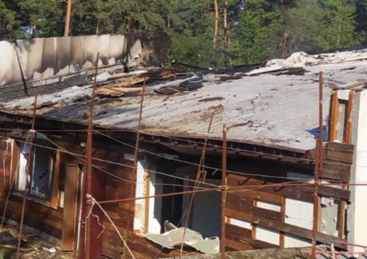 З’явились фото наслідків обстрілу бази відпочинку на Харківщині