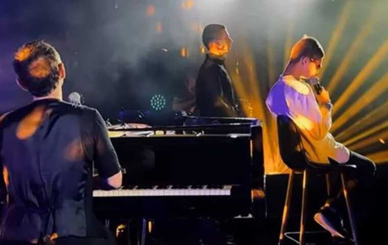 Соліст гурту «Океан Ельзи» виконав пісню «Обійми» разом з незрячим хлопчиком