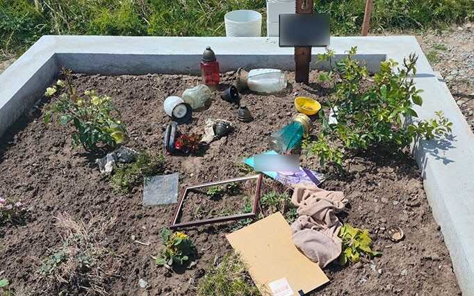 На Тернопільщині поліцейські встановили зловмисника, причетного до наруги над могилами військовослужбовців