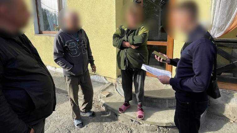 У Дніпрі затримали експрацівників банку за крадіжку понад 60 мільйонів гривень