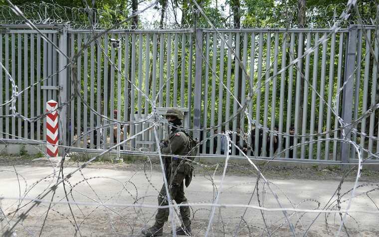 У Польщі помер прикордонник, якого біля кордону з Білоруссю поранив ножем мігрант