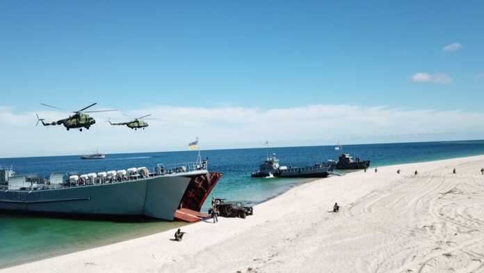 Морський флот України провів навчання у Чорному морі з висадки десанту