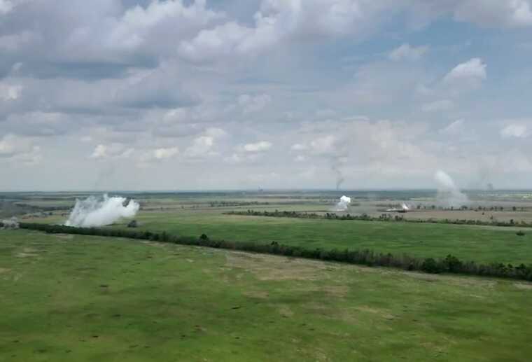 ЗСУ публікують відео «лобової» дуелі БТР-82А окупантів і БМП "Бредлі" біля Авдіївки