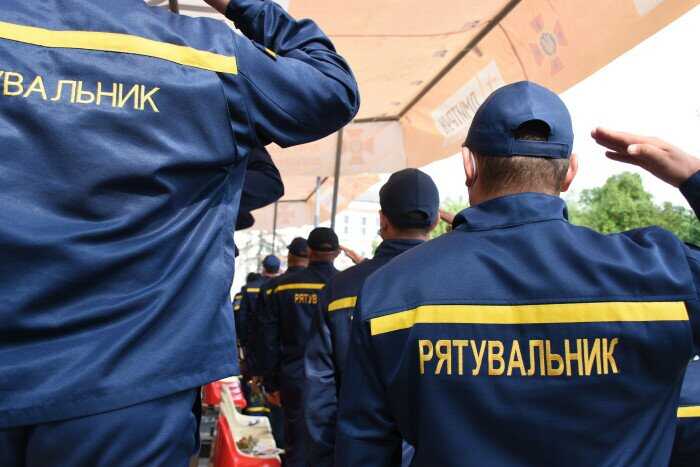 Окупанти завдали повторного удару по Нікополю: постраждали рятувальники