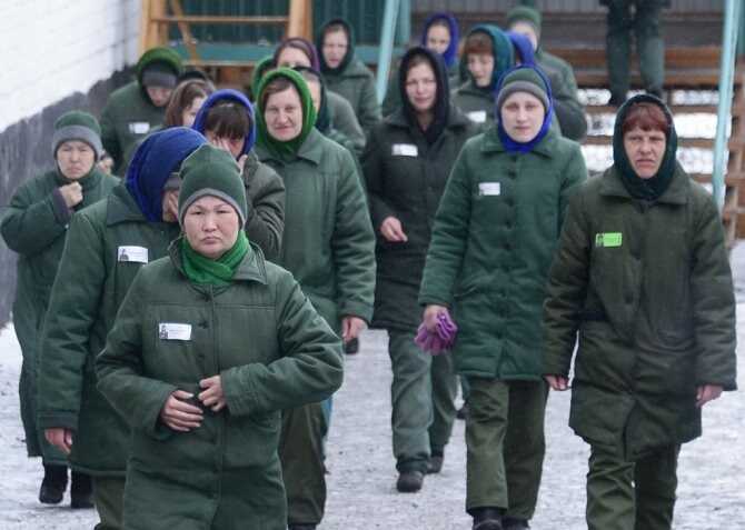 У РФ почали вербувати ув’язнених жінок для війни в Україні