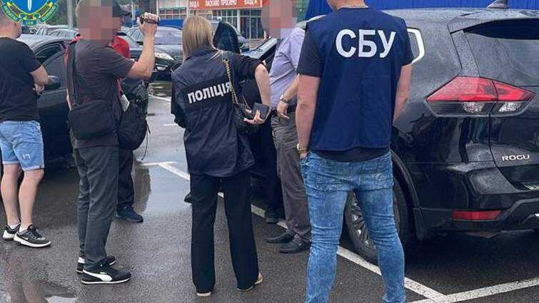 Директора ДП "Хмельницький облавтодор" затримали на хабарі у 50 тисяч гривень