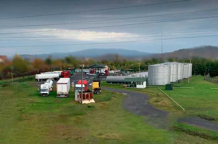 На Закарпатті українцям замість бензину заливали "бодягу", - БЕБ