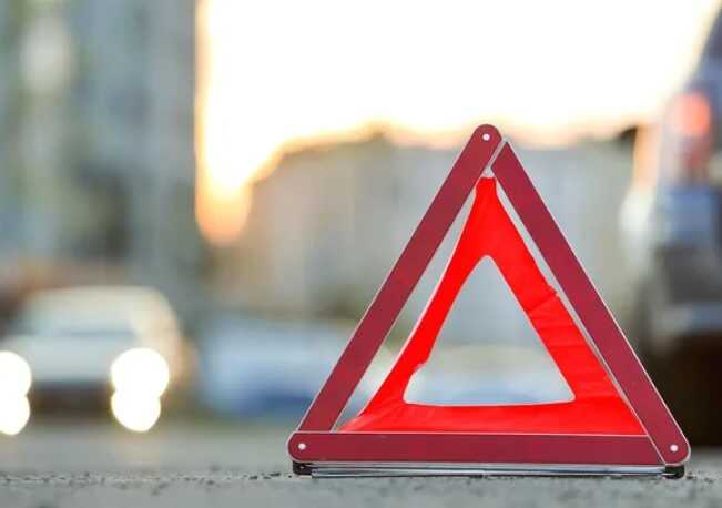 ДТП у Києві: на Оболоні сталася подвійна аварія за участю "швидкої"