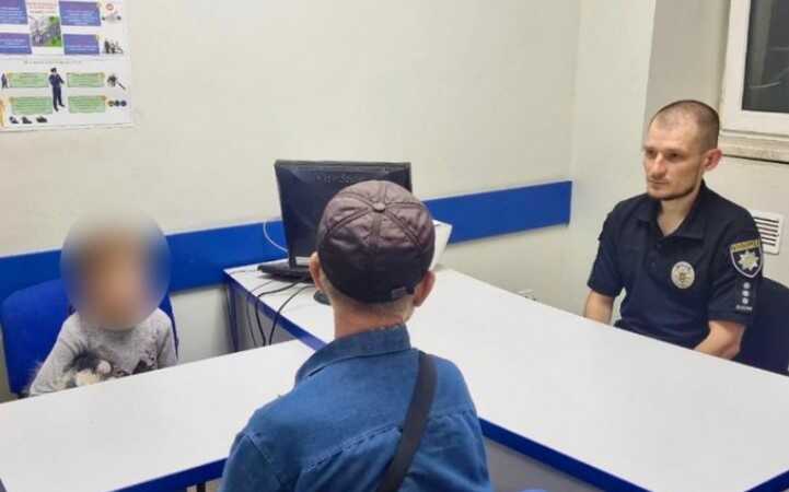 В Одесі дитина ледь не випала з 5-го поверху