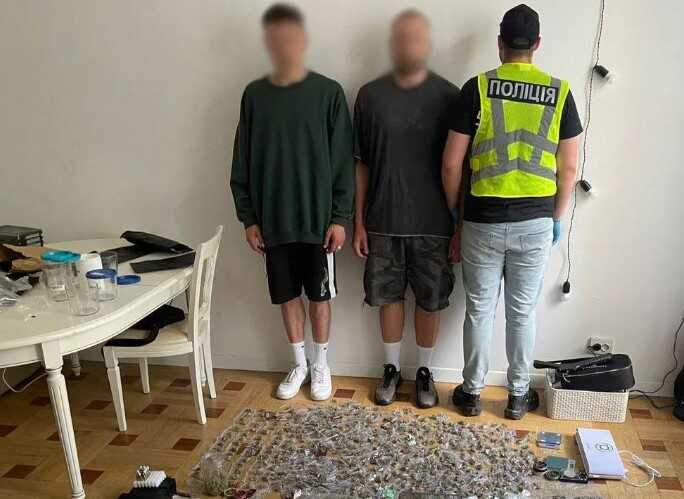 У Києві викрили зловмисників, які продавали наркотики під виглядом солодощів