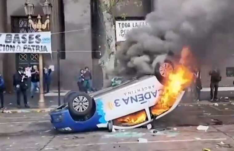 В Аргентині відбуваються масові заворушення