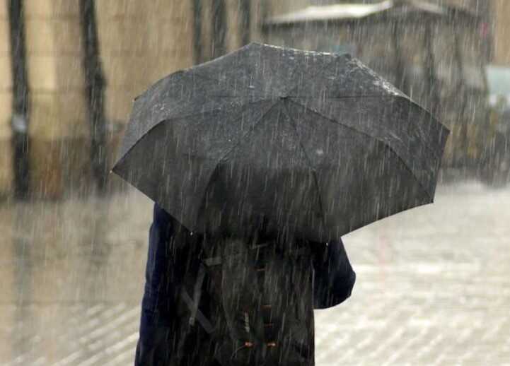 Из-за сильного ливня киевские улицы превратились в Венецию