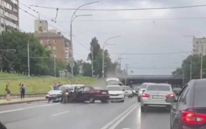 ДТП у Києві: на Печерську сталася масштабна аварія