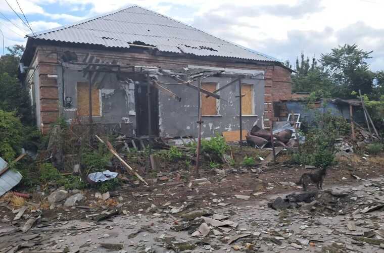 Загарбники вдарили артилерією та дронами-камікадзе по Нікополю: пошкоджено будинки