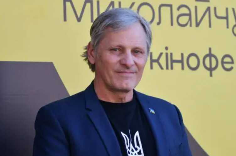 Вигго Мортенсен в футболке с трезубцем посетил кинофестиваль в Черновцах