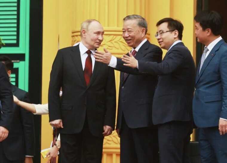 Путін під час візиту в Ханой розхвалив В’єтнам і уклав ряд угод