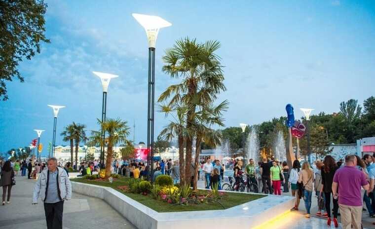 Одеська "Аркадія" переповнена людьми, незважаючи на присутність ТЦК