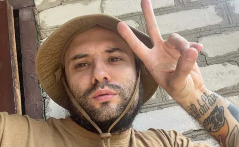 Комік Віктор Розовий показав, як він реабілітується після поранення на фронті