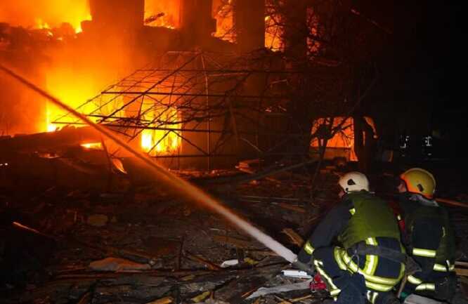 Удар по Одессе: в сети опубликовали новые кадры со склада после пожара