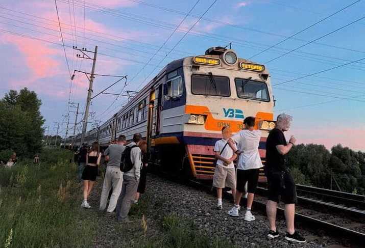 У Бучі електричка травмувала 14-річного хлопця