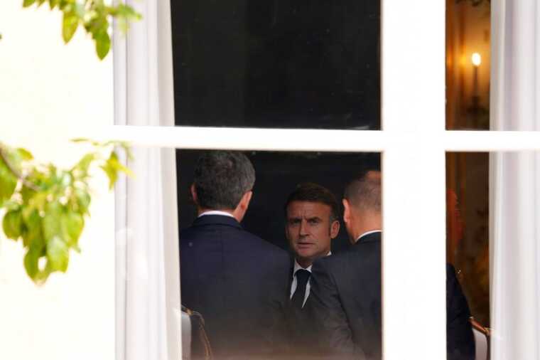 Ближайшие соратники отдаляются от Макрона, считая его токсичным политиком, - Bloomberg