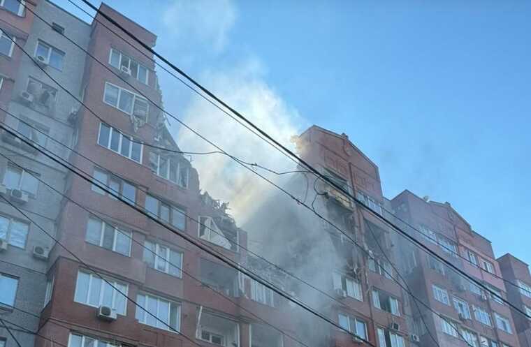 З’явилося відео моменту удару російської ракети по багатоповерхівці у Дніпрі