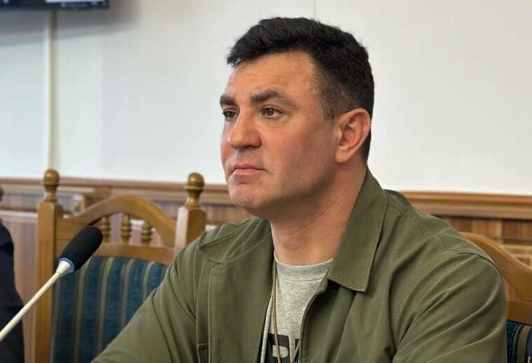 Тищенко, незважаючи на домашній арешт, заявив, що й не думає зупинятися