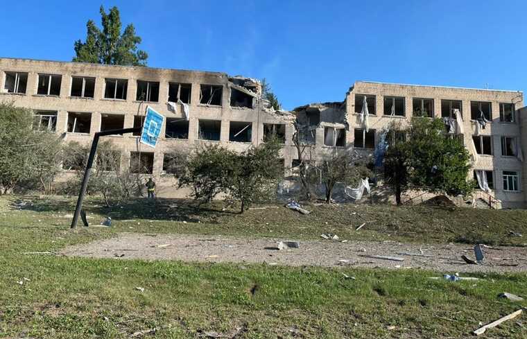 Вранці окупанти поцілили КАБами по закладу освіти у Куп’янському районі