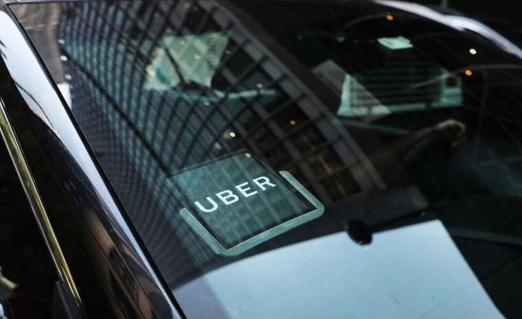 Uber почав розсилати українкам пропозицію влаштуватись на роботу таксистом